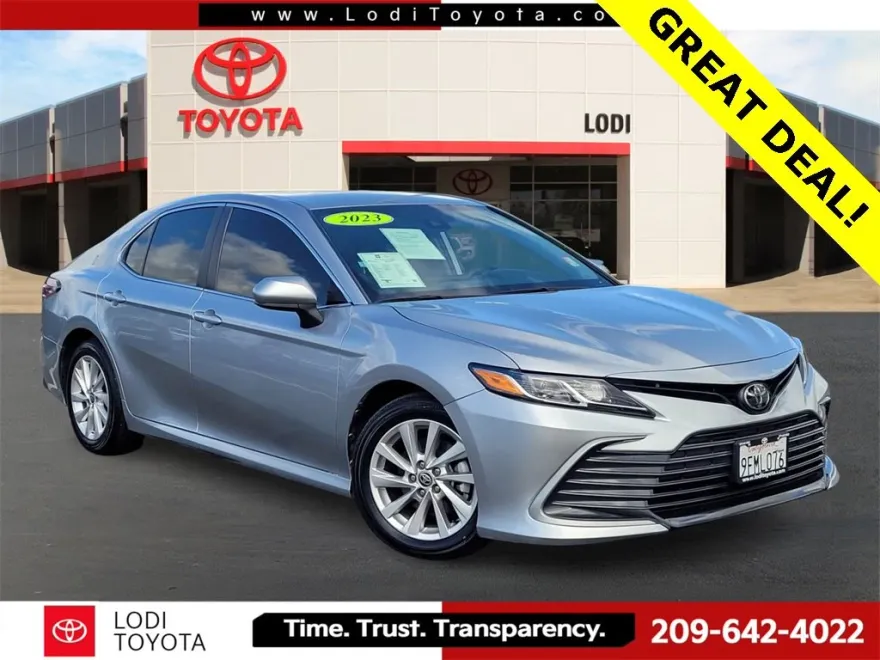 2023 Toyota Camry LE photo 1