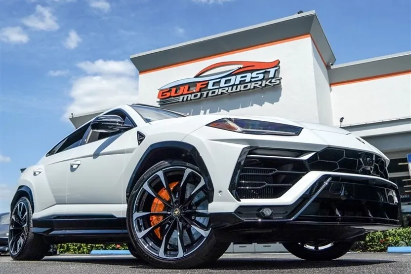 2022 Lamborghini Urus photo 1