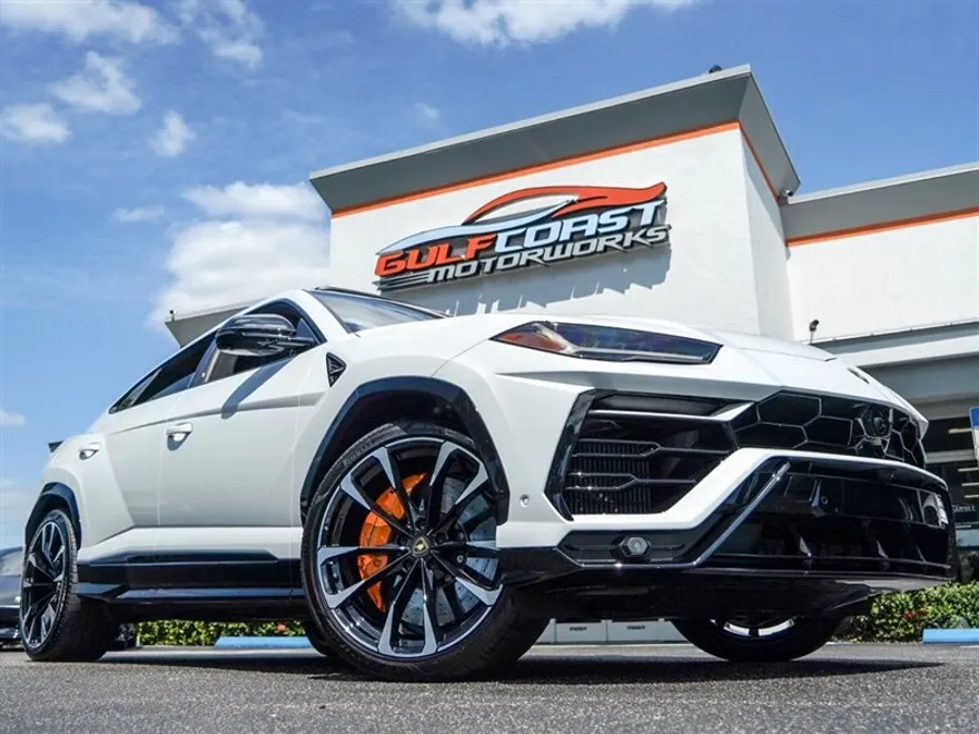 2022 Lamborghini Urus photo 1