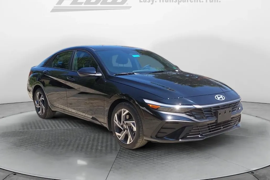 2025 Hyundai Elantra SEL Sport photo 1