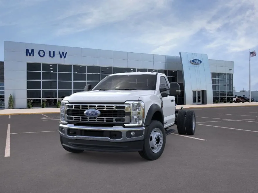 2025 Ford F-600 photo 1
