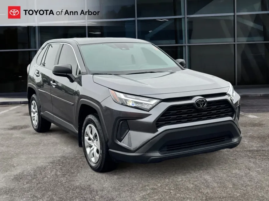 2023 Toyota RAV4 LE photo 1