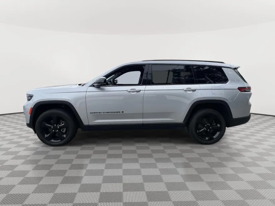 2023 Jeep Grand Cherokee Altitude photo 1