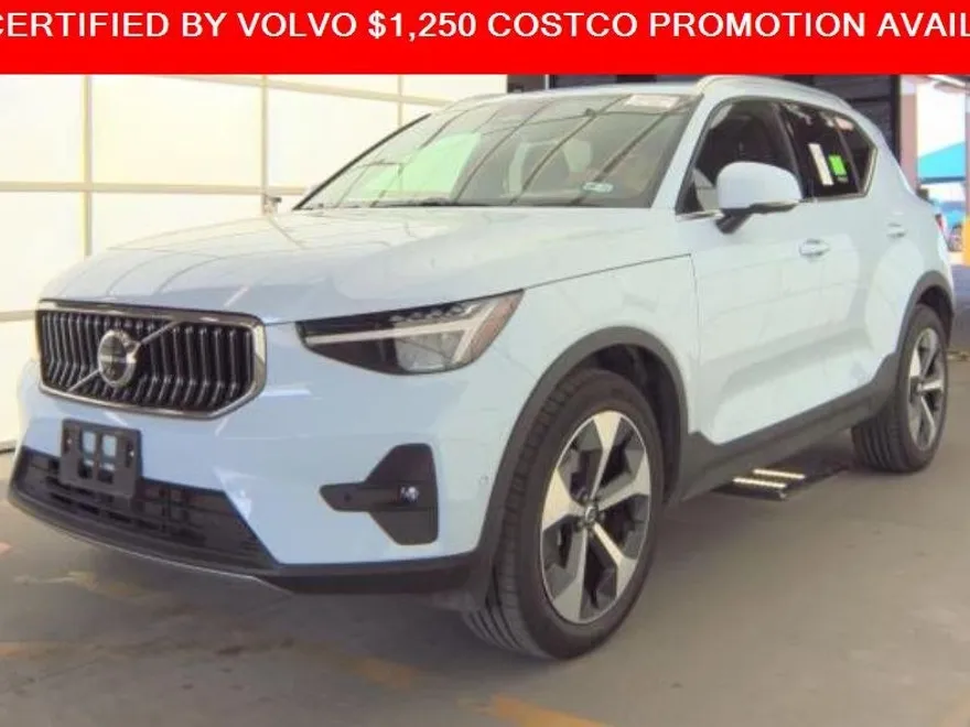 2025 Volvo XC40 Plus photo 1