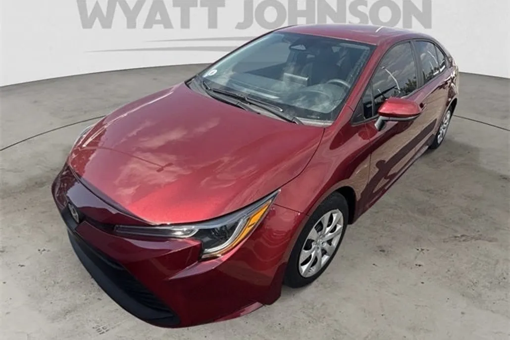 2023 Toyota Corolla LE photo 1