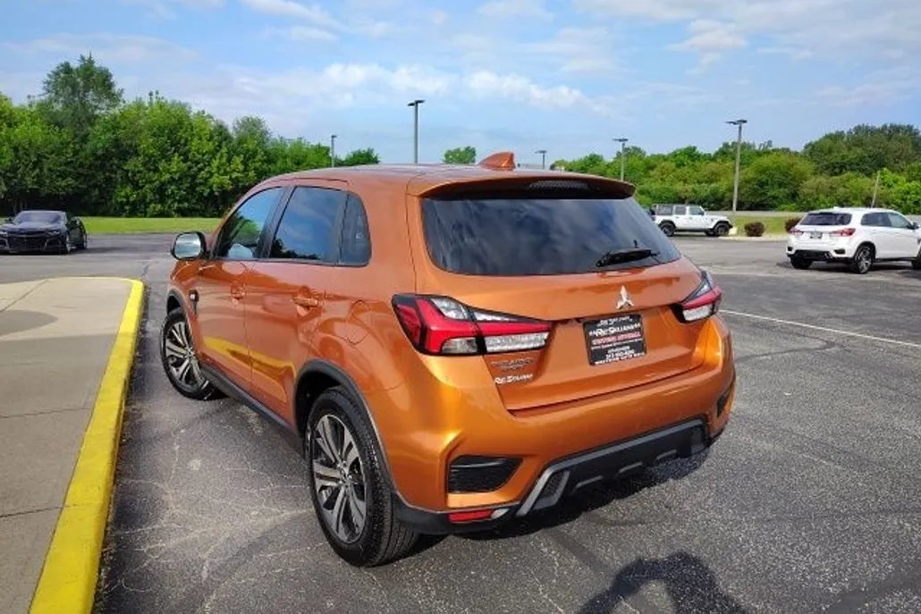 2020 Mitsubishi Outlander Sport ES photo 1