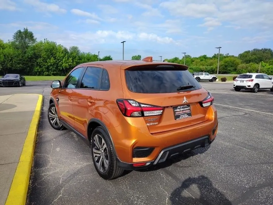 2020 Mitsubishi Outlander Sport ES photo 1