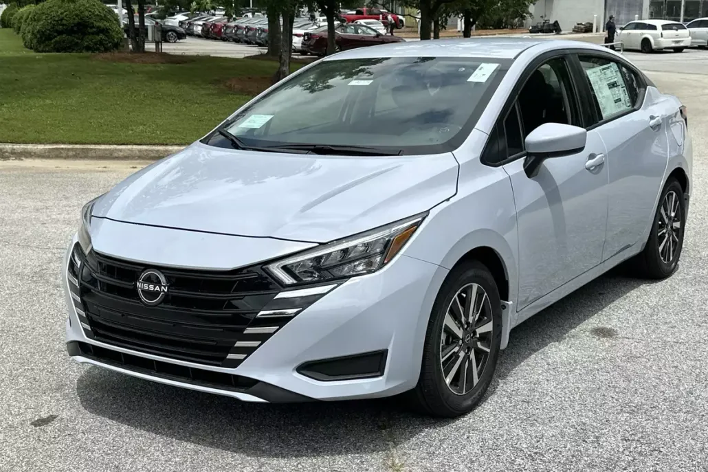 2025 Nissan Versa 1.6 SV photo 1