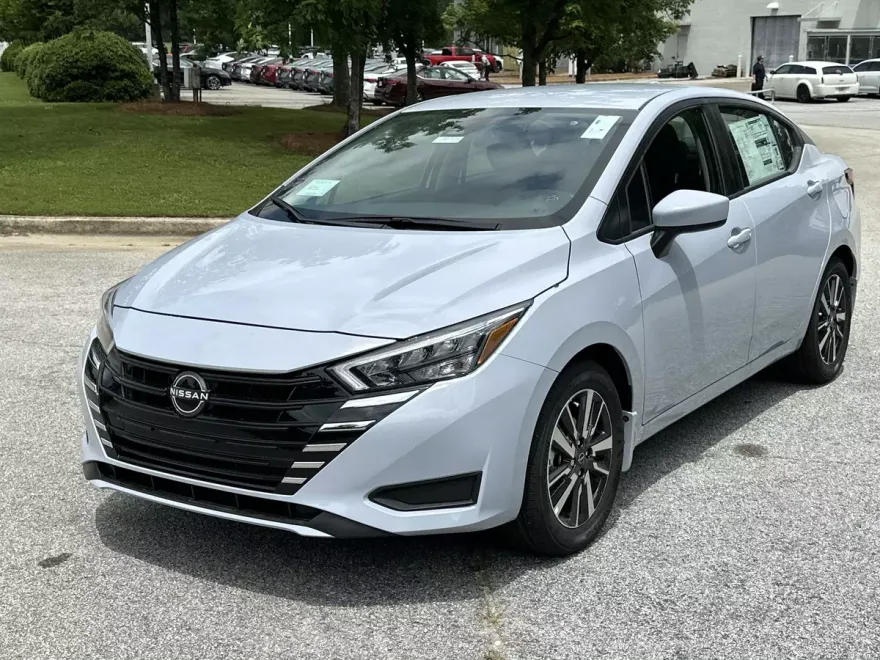 2025 Nissan Versa 1.6 SV photo 1