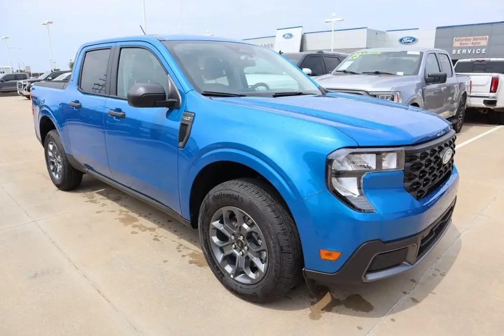 2025 Ford Maverick XLT photo 1