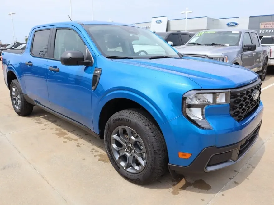 2025 Ford Maverick XLT photo 1
