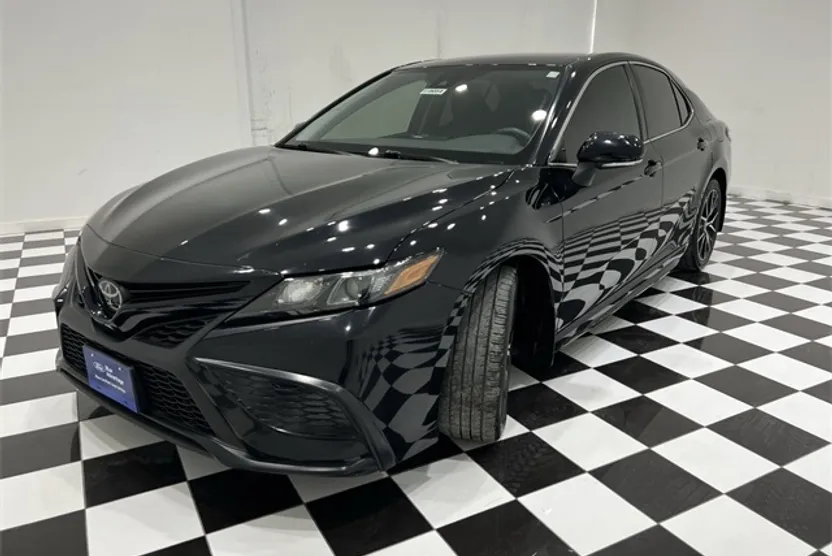 2023 Toyota Camry SE photo 1