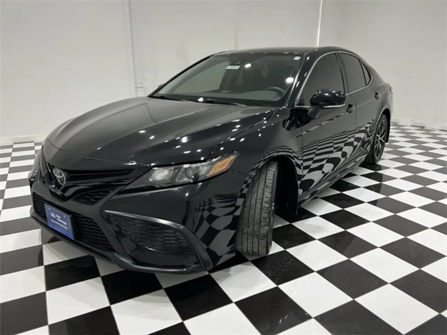 2023 Toyota Camry SE photo 1