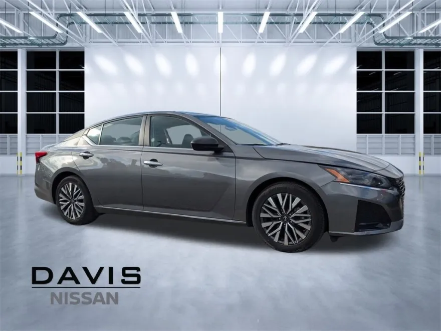2024 Nissan Altima 2.5 SV photo 1