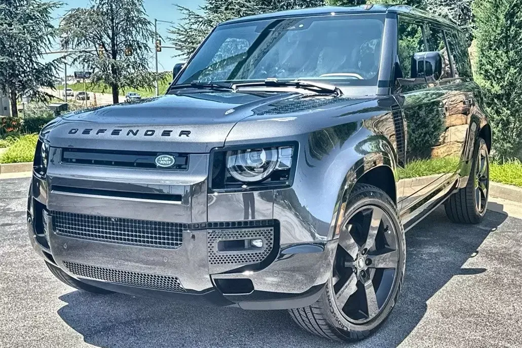 2025 Land Rover Defender 110 X-Dynamic SE photo 1