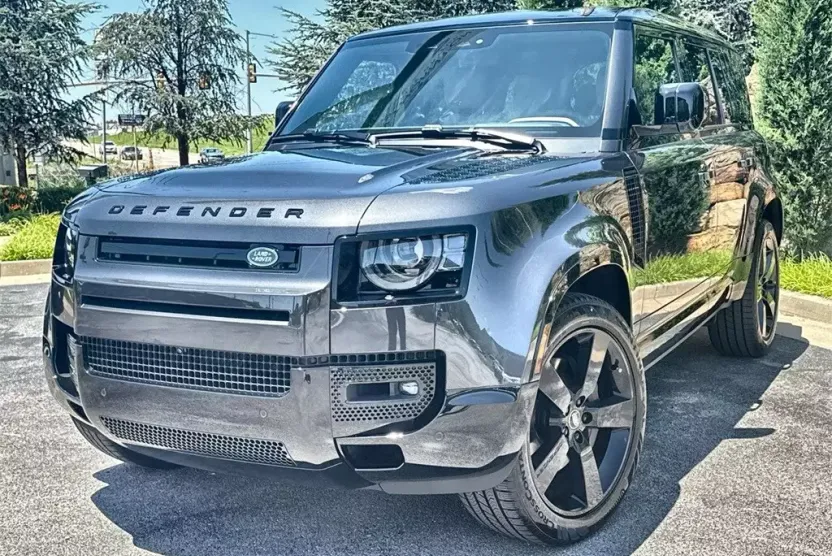 2025 Land Rover Defender 110 X-Dynamic SE photo 1