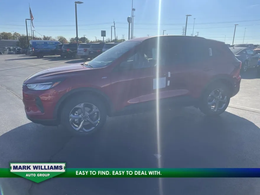 2025 Ford Escape ST-Line photo 1