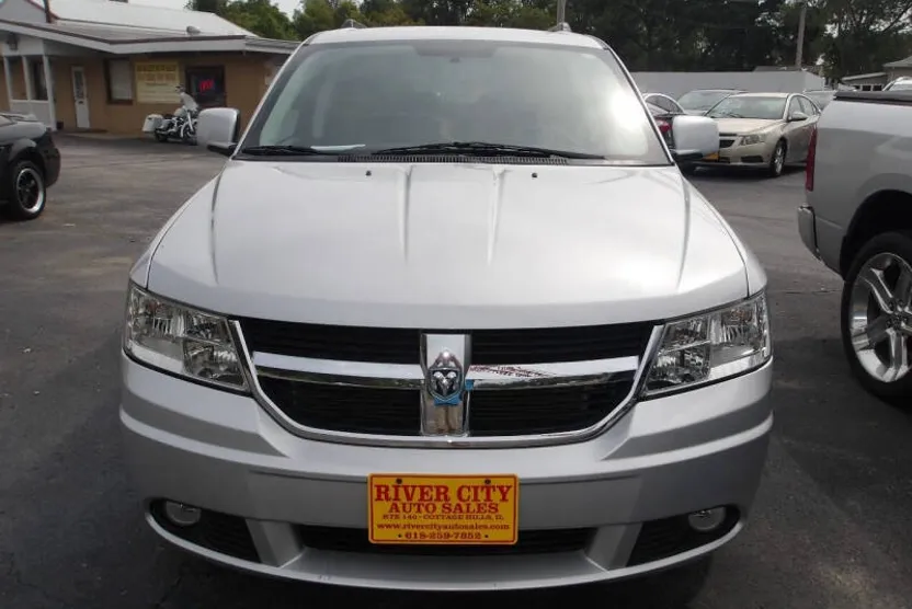 2010 Dodge Journey SXT photo 1