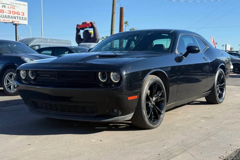 2018 Dodge Challenger SXT photo 1