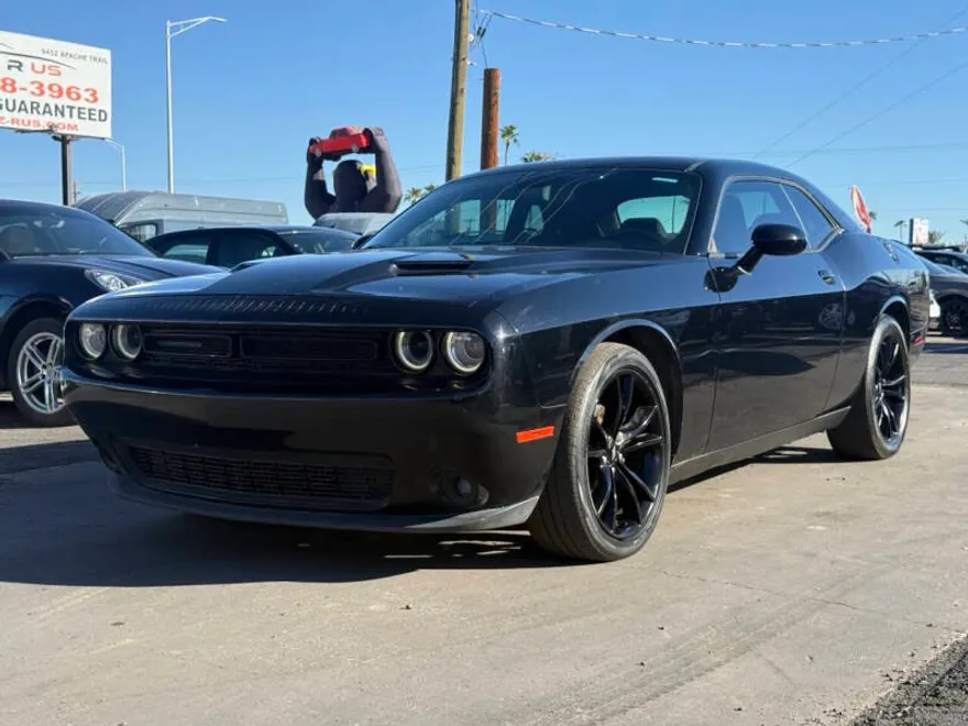 2018 Dodge Challenger SXT photo 1