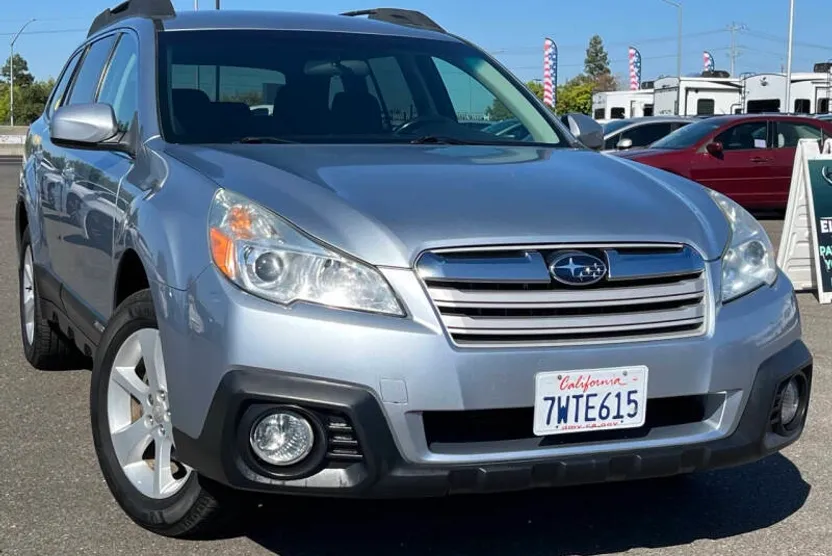 2014 Subaru Outback 2.5i Premium photo 1