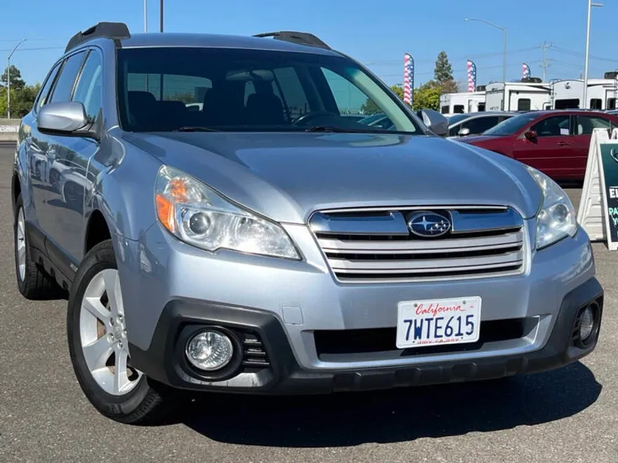 2014 Subaru Outback 2.5i Premium photo 1