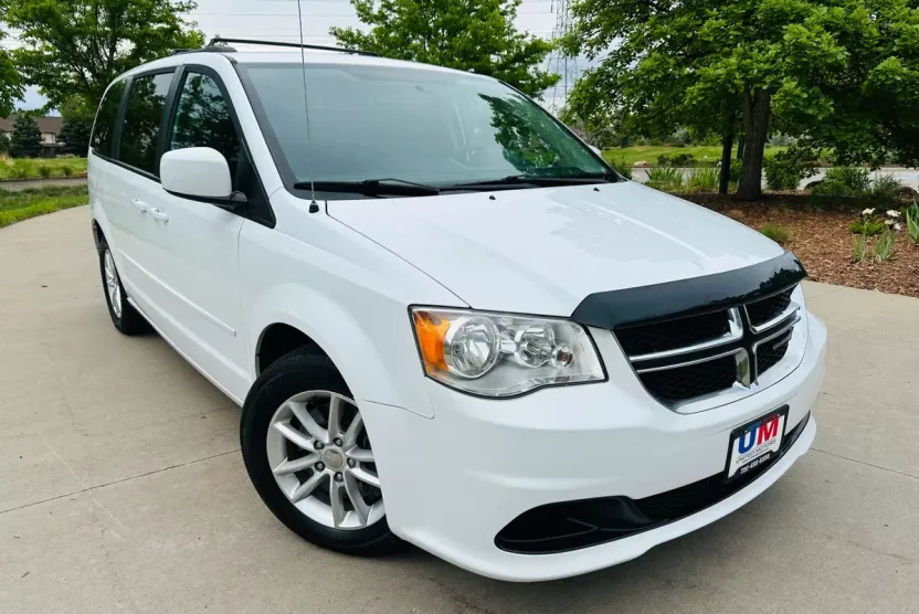 2016 Dodge Grand Caravan SXT photo 1