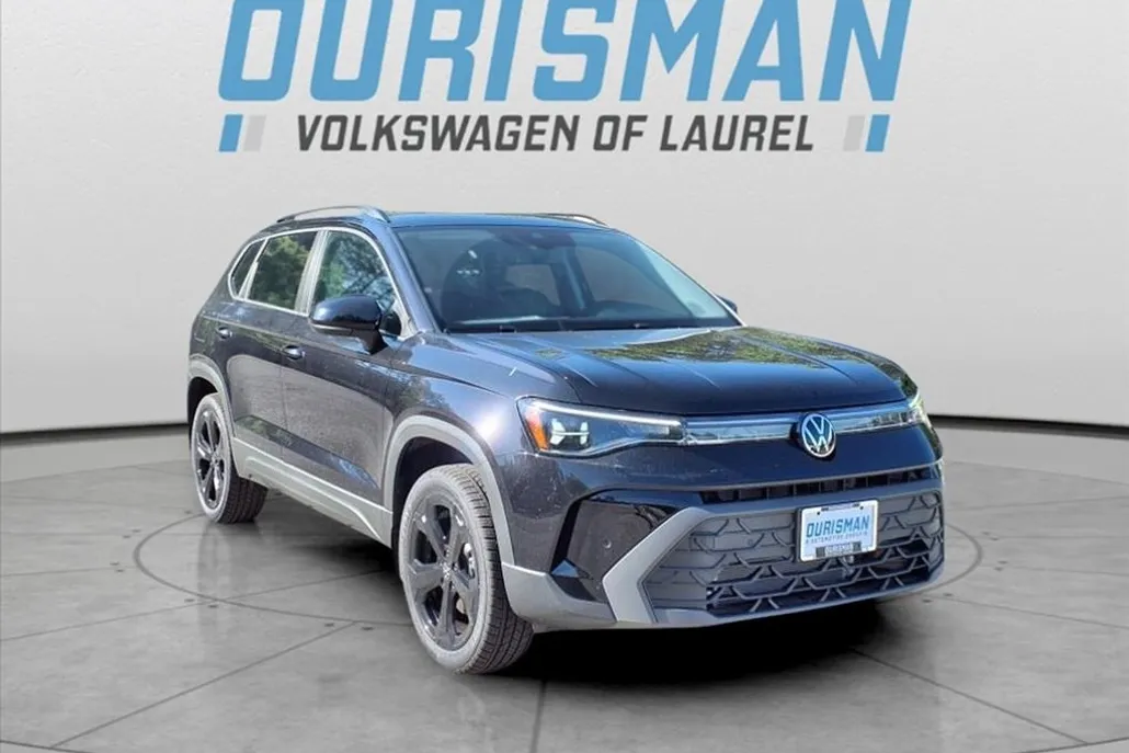 2025 Volkswagen Taos SE photo 1