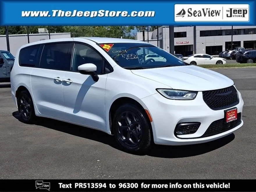 2023 Chrysler Pacifica Hybrid Touring L photo 1