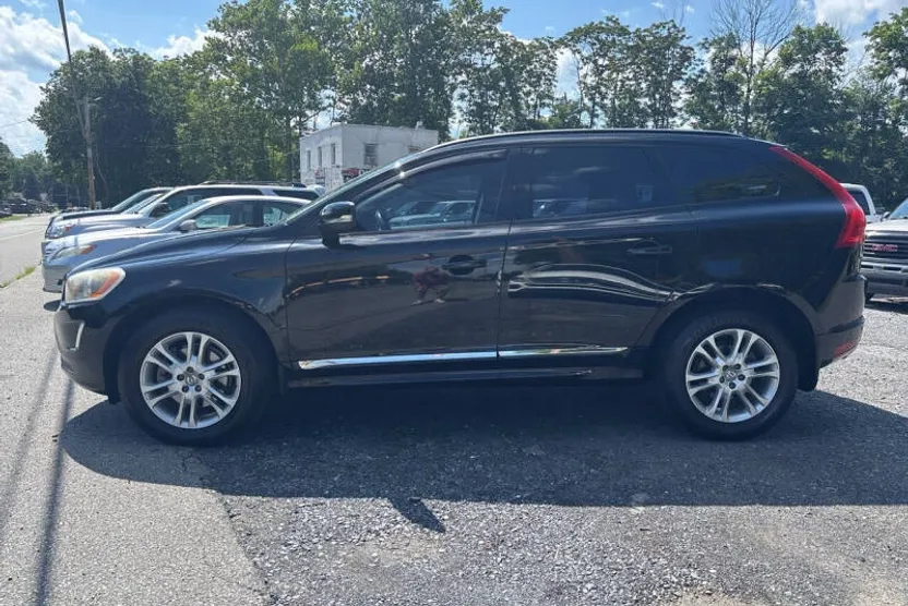 2016 Volvo XC60 T5 Drive-E photo 1
