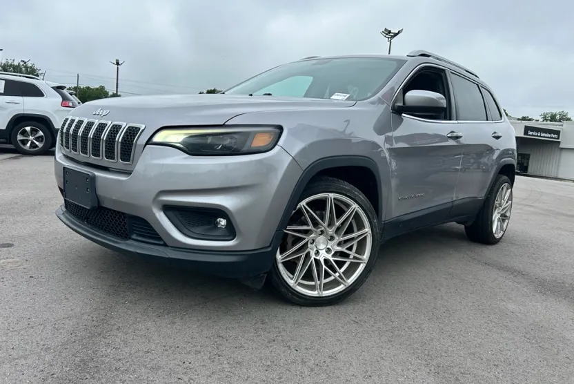 2019 Jeep Cherokee Latitude photo 1