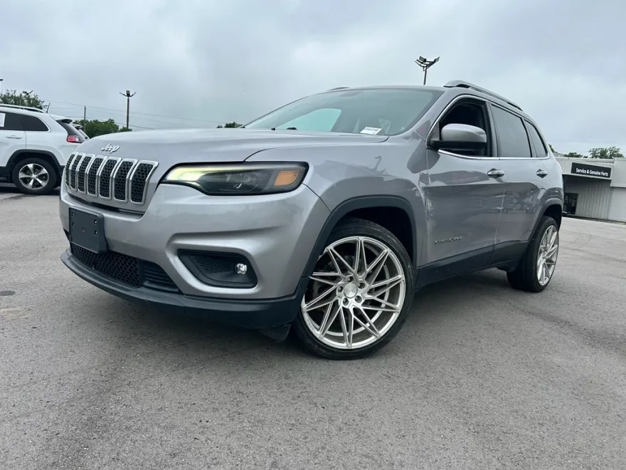 2019 Jeep Cherokee Latitude photo 1