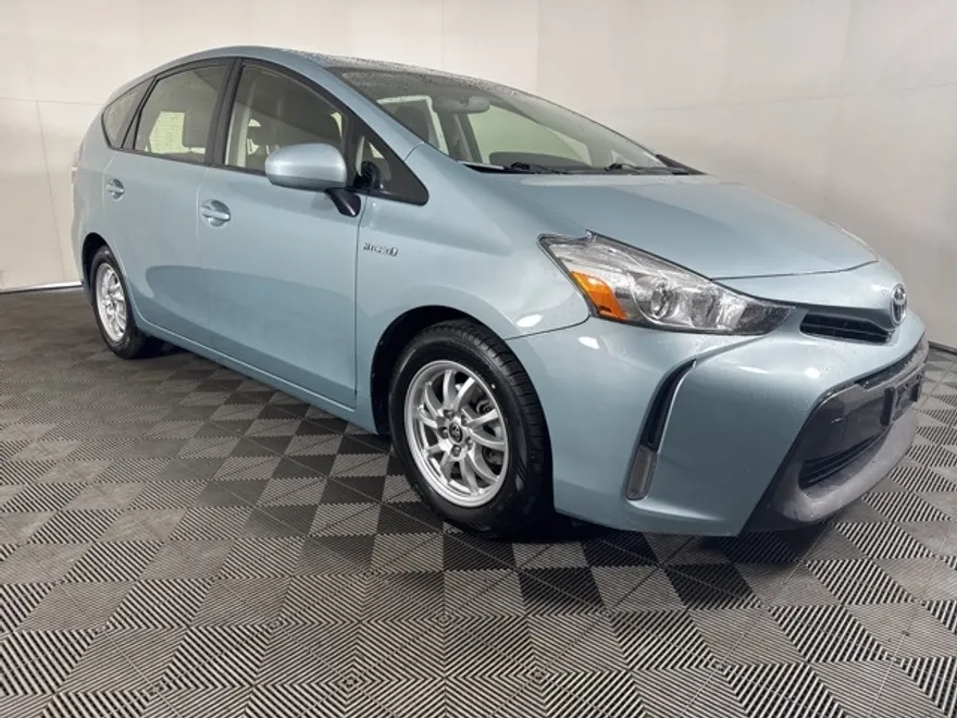 2017 Toyota Prius V Four photo 1