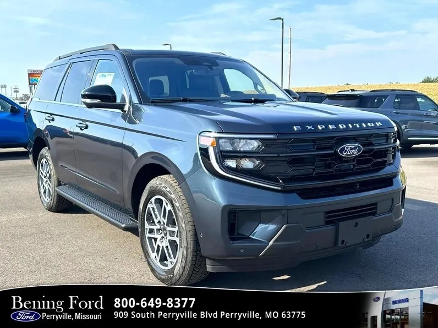 2025 Ford Expedition photo 1
