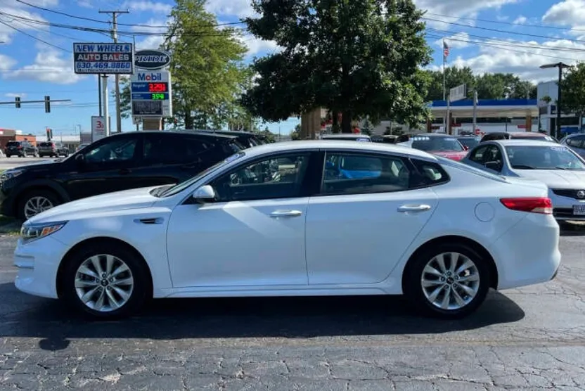 2016 Kia Optima EX photo 1