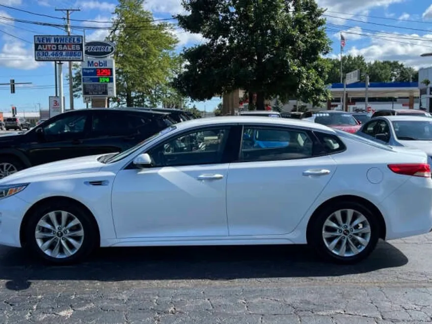 2016 Kia Optima EX photo 1