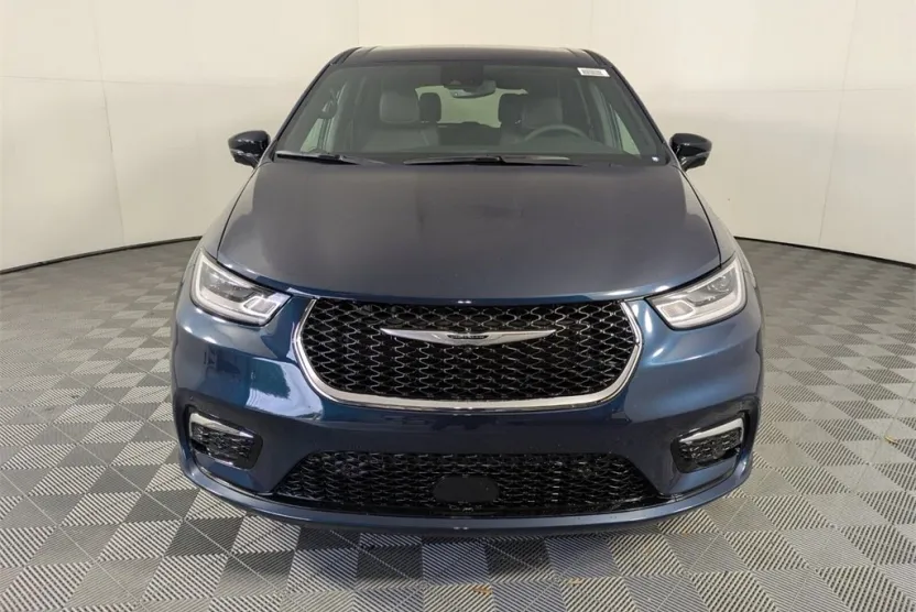 2025 Chrysler Pacifica photo 1