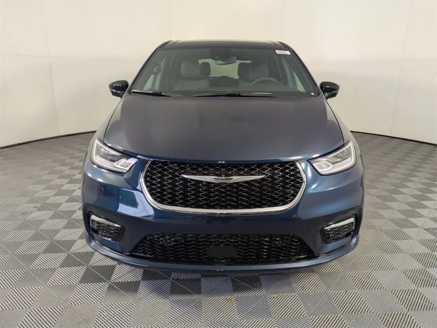 2025 Chrysler Pacifica photo 1