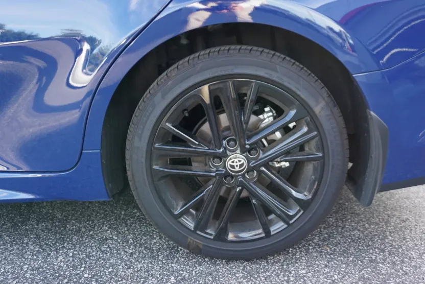 2025 Toyota Camry SE photo 1