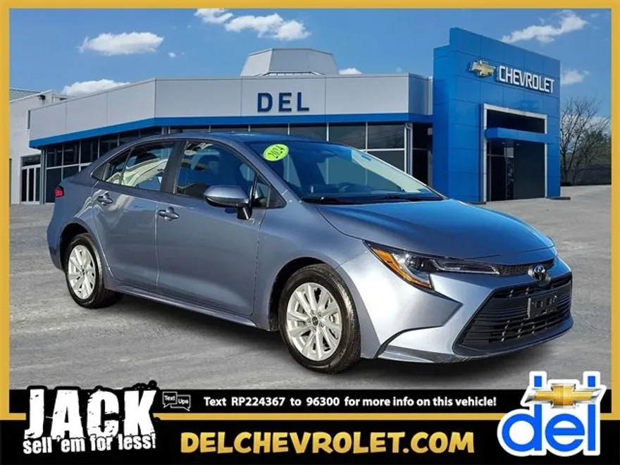 2024 Toyota Corolla LE photo 1