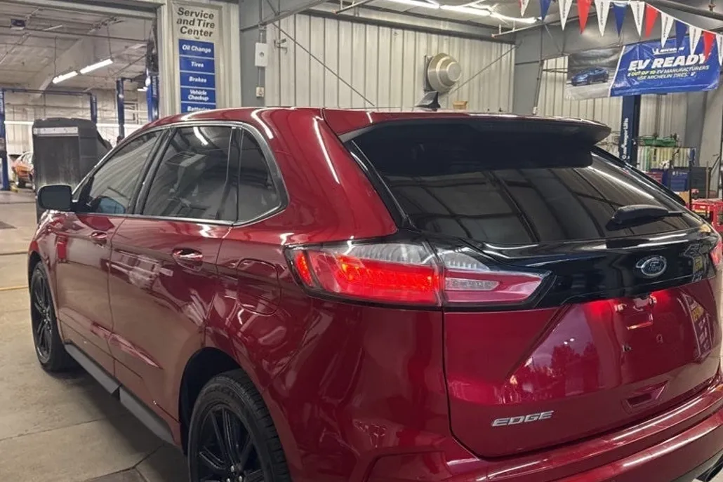 2020 Ford Edge ST photo 1