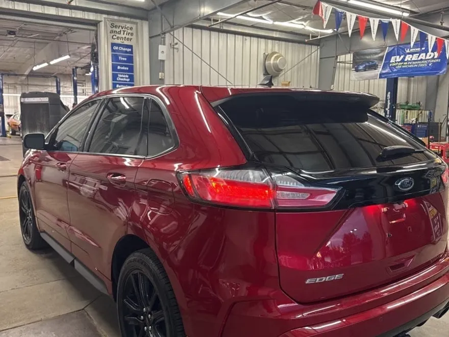 2020 Ford Edge ST photo 1