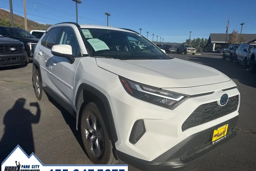 2023 Toyota RAV4 Hybrid LE photo 1
