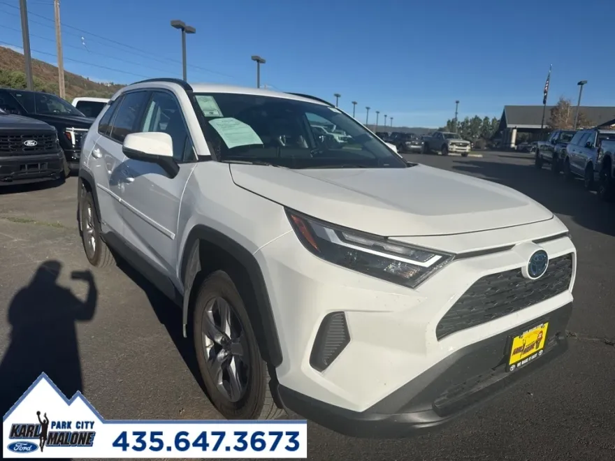 2023 Toyota RAV4 Hybrid LE photo 1