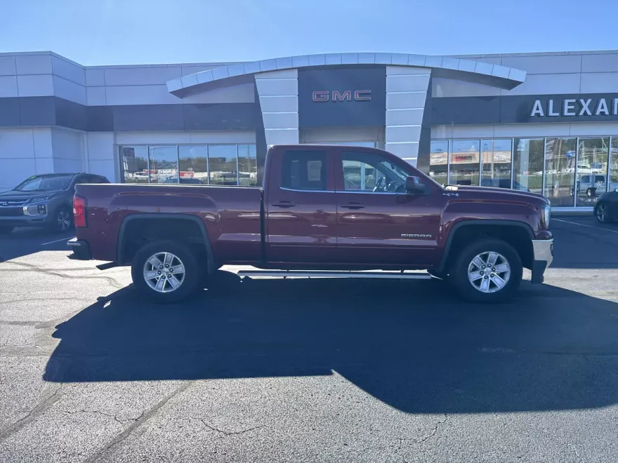 2016 Gmc Sierra 1500 SLE photo 1