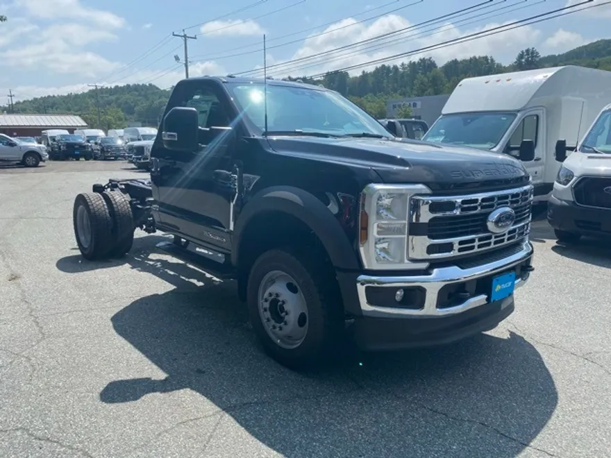 2025 Ford F-550 photo 1