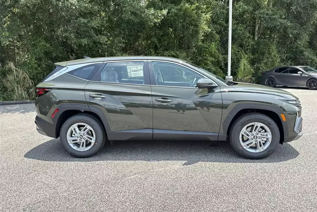 2025 Hyundai Tucson SE photo 1
