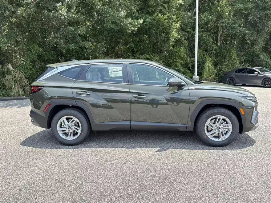 2025 Hyundai Tucson SE photo 1
