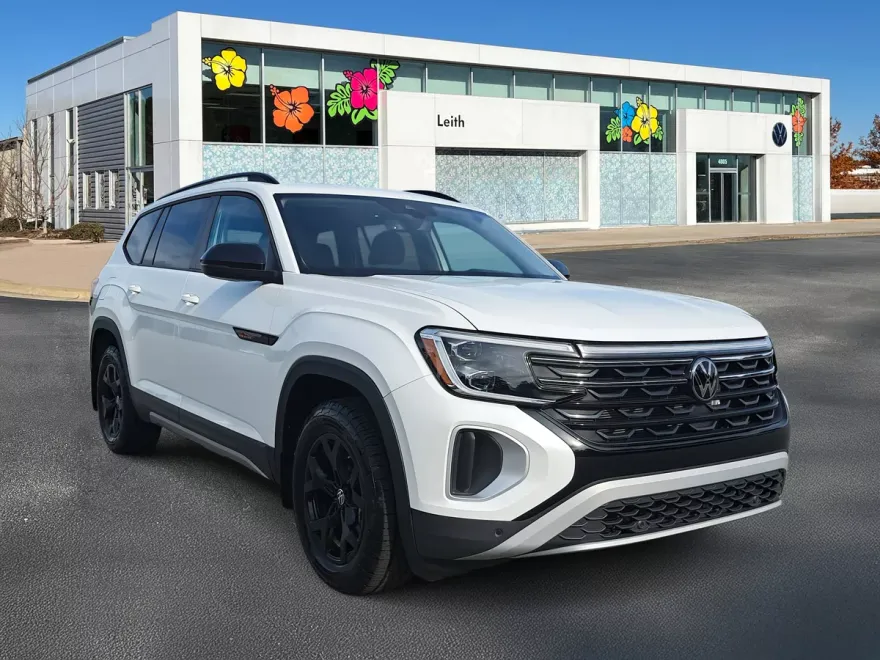2024 Volkswagen Atlas Peak Edition SEL photo 1