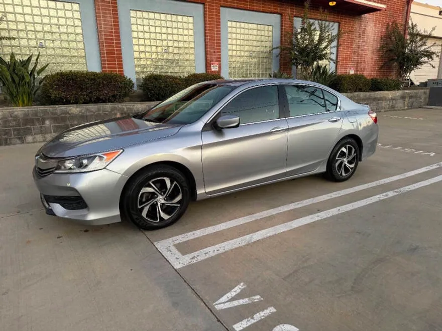 2017 Honda Accord LX photo 1